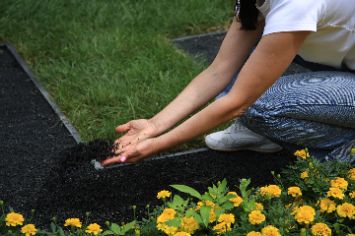 Оформление дорожек каменной крошкой